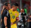 James Rodríguez, junto al técnico de Venezuela, Fernando Batista. FOTO GETTY