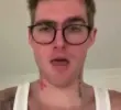 Un video grabado en la noche del sábado 19 de septiembre muestra a Presley Gerber recorriendo las instalaciones del centro de rehabilitación Resolutions Living. FOTO video de <i>Page Six</i>