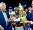 El boxeador colombiano Yuberjen Martínez se coronó campeón Latino de la OMB en Panamá tras noquear a Ángel Bethancourt, en el octavo asalto. FOTO PANTALLAZO