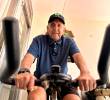 En casa, Martín Emilio sigue haciendo ejercicio. No ve la hora de volver a montar en bicicleta junto a sus compañeros en el Aeroparque Juan Pablo II. <span class=mln_uppercase_mln>FOTO</span> <b><span class=mln_uppercase_mln>Andrés Duque Gutiérrez</span></b>