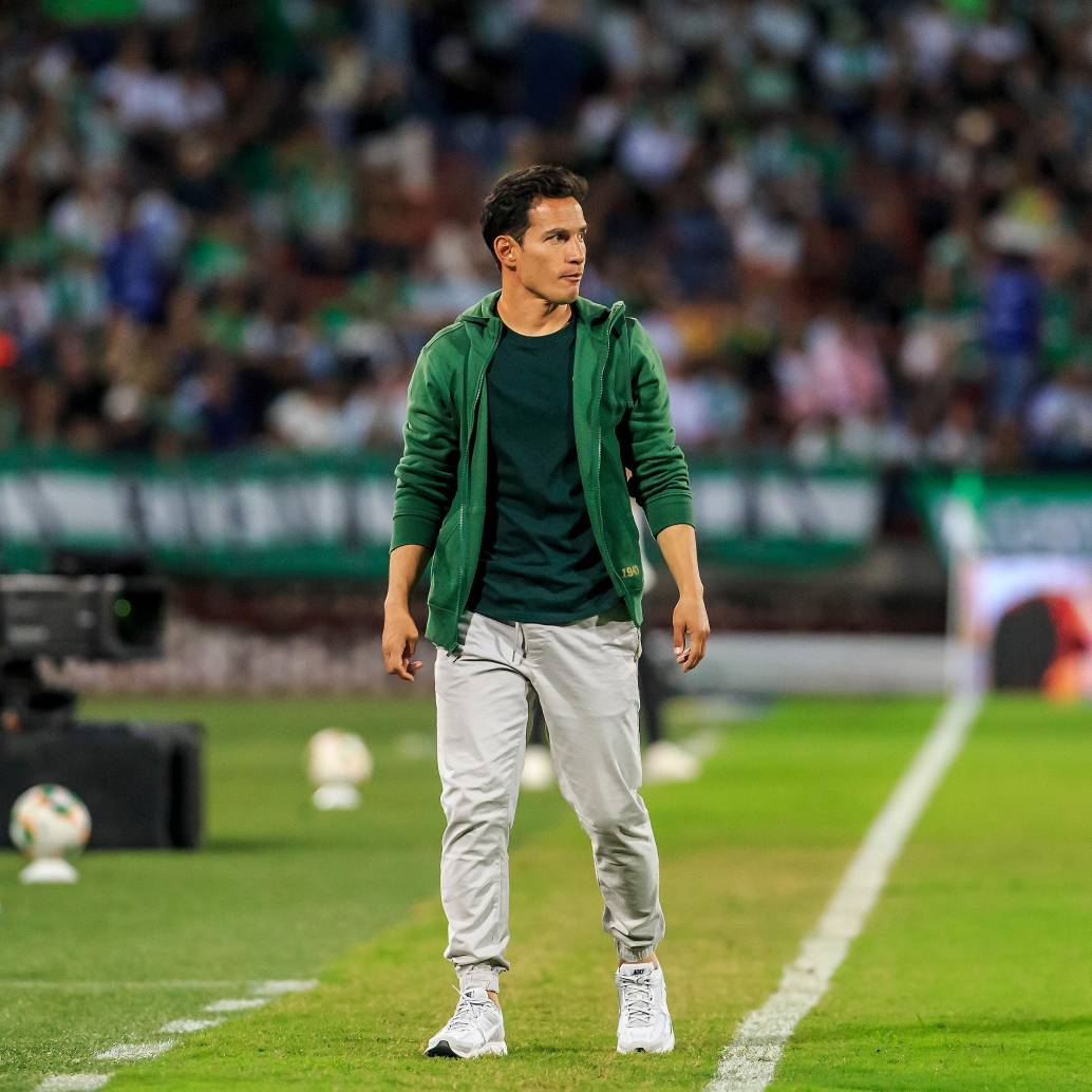 Diego Arias, de 40 años de edad, vivió otro momento duro al frente de Nacional al quedar eliminado de la Sudamericana. Foto Andrés Camilo Suárez Echeverry