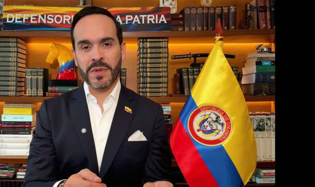 Abelardo De la Espriella hizo una alocución para hablar del proceso de empalme con el gobierno saliente de Gustavo Petro. FOTO: Captura de video @ABDELAESPRIELLA