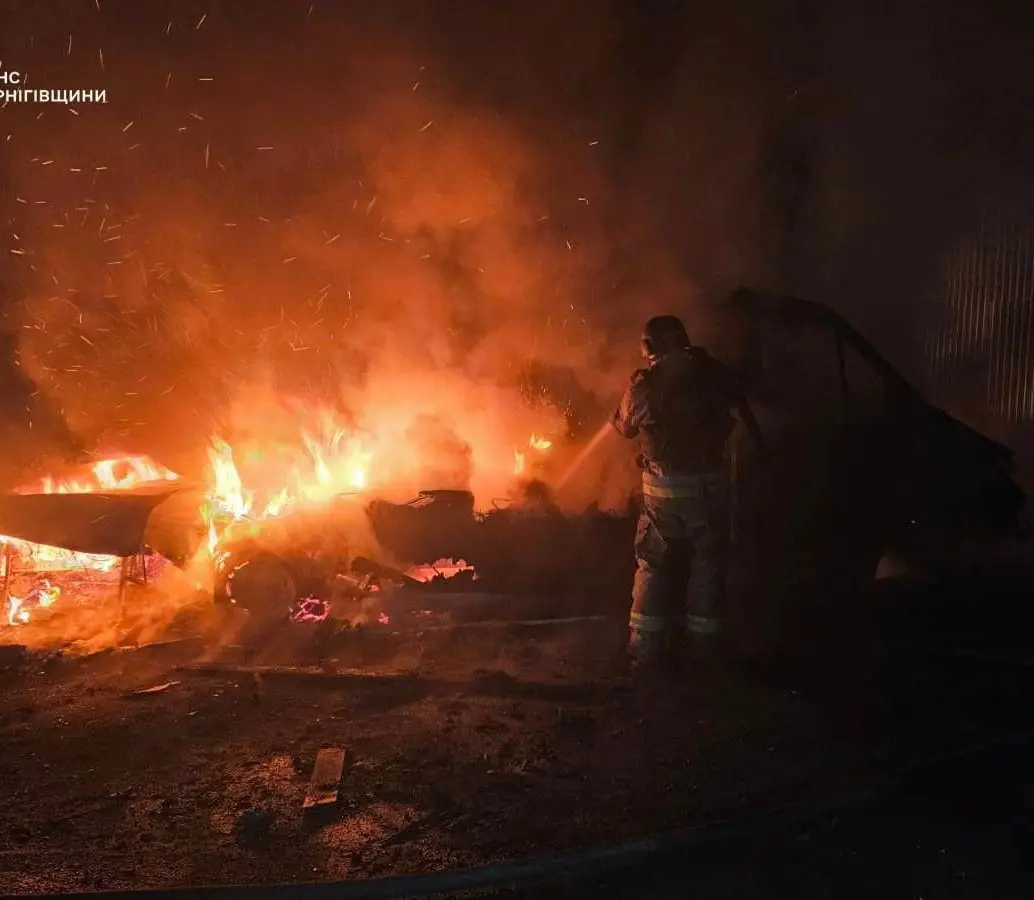 Rescatistas y técnicos trabajan en la restauración del servicio eléctrico tras el ataque ruso que golpeó la red energética ucraniana en plena ola de frío. FOTO: Tomada de X Volodímir Zelenski