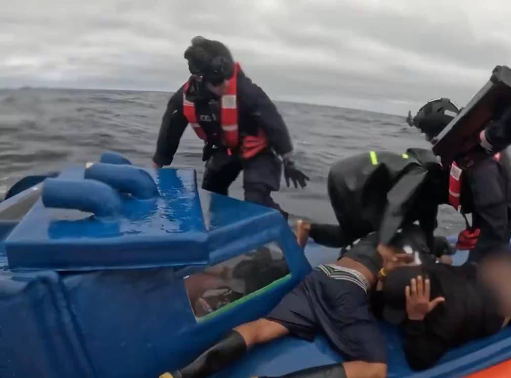 <b>La Guardia Costera, principal agencia federal de Estados Unidos para la interdicción marítima de drogas, informó que está aumentando sus recursos en buques, aeronaves y equipos tácticos para combatir el narcotráfico proveniente de Sudamérica. FOTO: CAPTURA DE VIDEO</b>