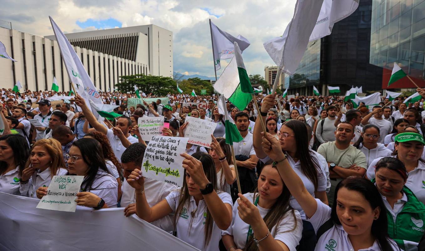  “No están solos”, frase que repitieron en múltiples ocasiones con la intención de que “lo sientan los que están allá”, aseguró Gaviria. Foto: MANUEL SALDARRIAGA QUINTERO.