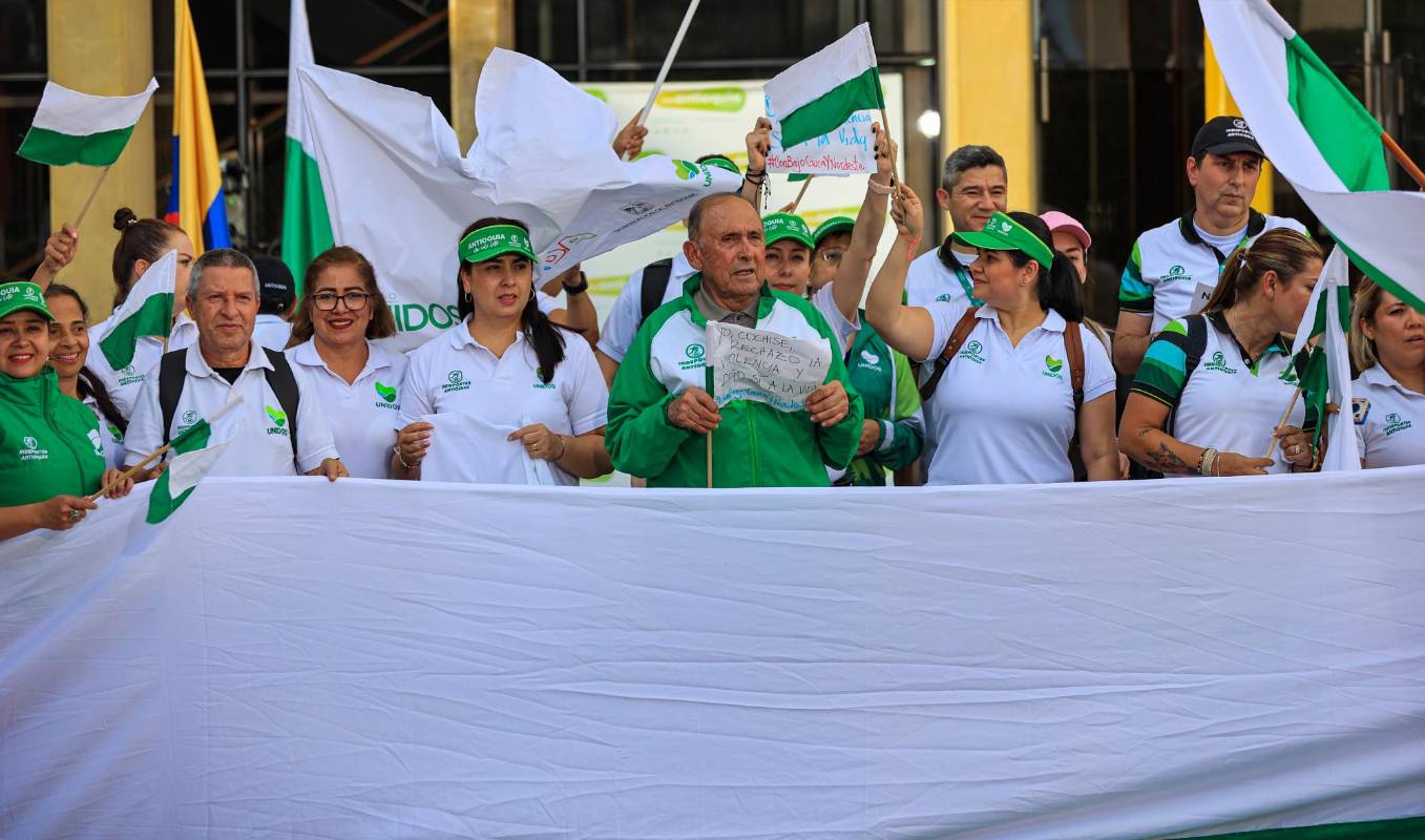 La protesta fue acompañada desde otros municipios del departamento, como Rionegro y El Retiro. Foto: MANUEL SALDARRIAGA QUINTERO.