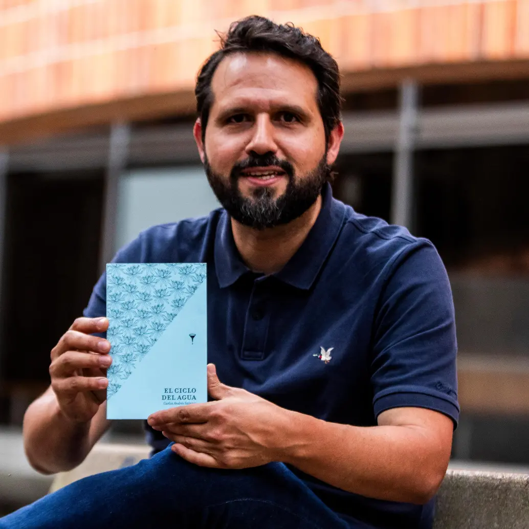Carlos Andrés Salazar es profesor universitario en el campo de la ingeniería. Esta es su primera incursión en la novela. El libro parte de una historia personal vivida hace unos años. FOTO julio herrera