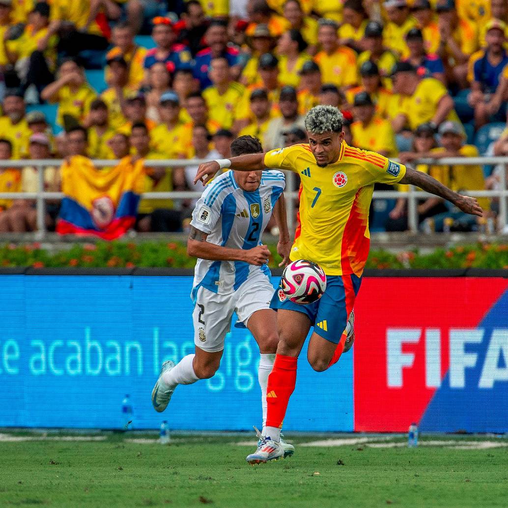 La ausencia de Luis Díaz pesó frente a Perú y el técnico no encontró la fórmula para reemplazarlo, por lo que su regreso genera una esperanza de que la Tricolor pueda mejorar ante la Albiceleste. <span class="mln_uppercase_mln">FOTO</span> <b><span class="mln_uppercase_mln">juan antonio sánchez</span></b>