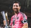 Lionel Messi levanta el trofeo de la Campeones Cup junto a sus compañeros del Inter Miami, tras derrotar a Cruz Azul. FOTO X: INTER MIAMI