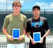 Los colombiano Pablo Robledo y Juan Miguel Bolívar con su trofeo como campeones en dobles del ITF J200 de Plantation en Estados Unidos. FOTO CORTESÍA FEDECOLTENIS