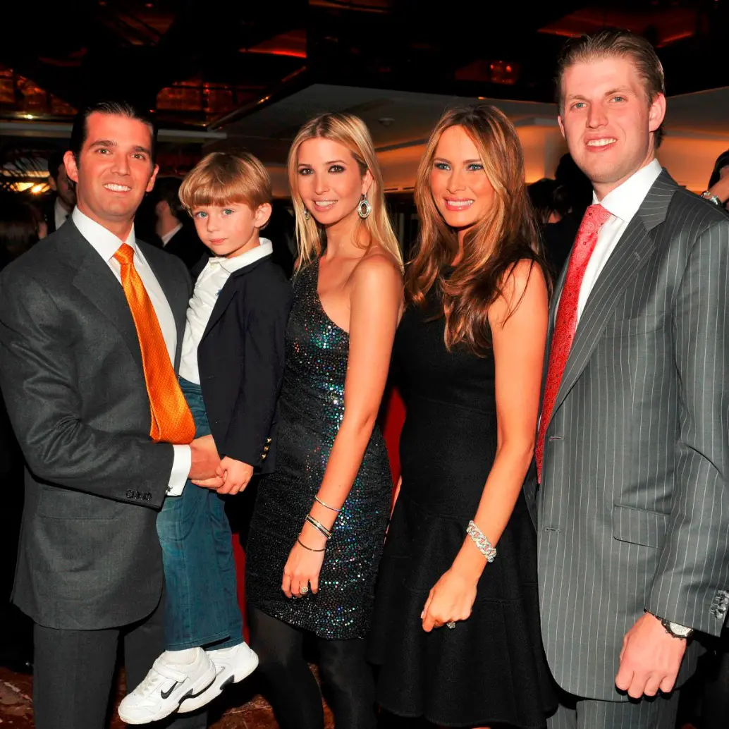 En la foto: Eric Trump, Barron Trump, Ivanka Trump, Melania Trump y Donald Trump Jr