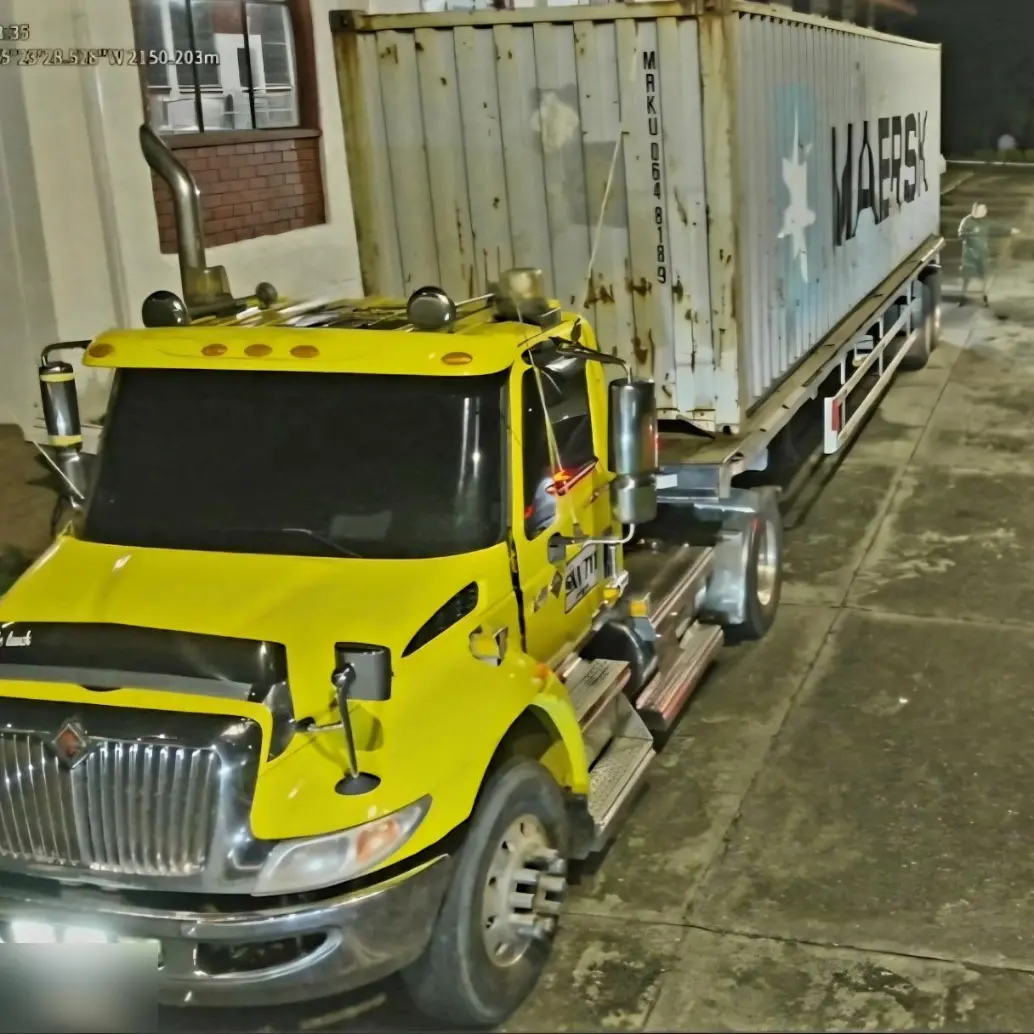 Aspecto del camión en el que fue encontrada la marihuana incautada. FOTO: Cortesía Ejército 