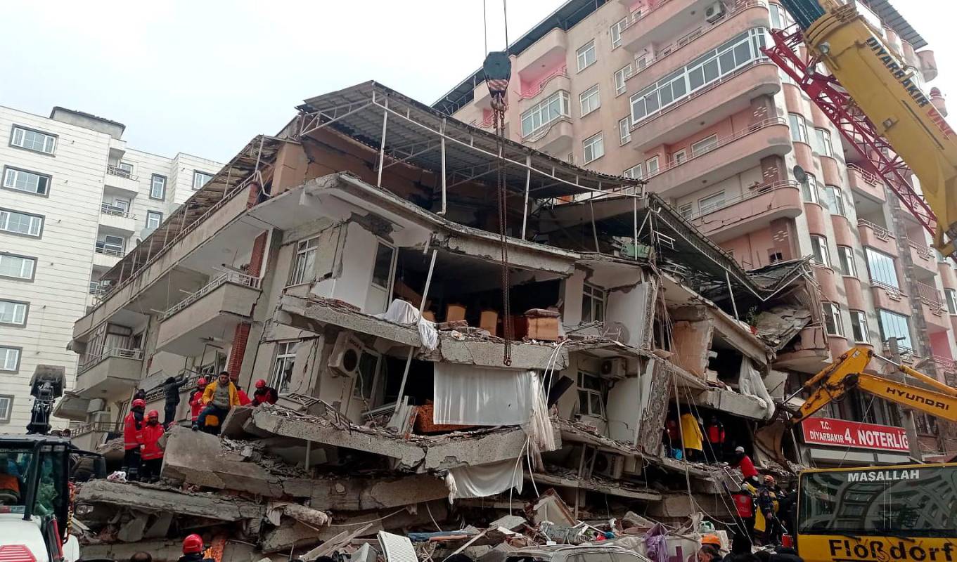 Desde la Unión Europea preparan el envió de ayudas humanitarias y equipos de rescate para ayudar a la población turca. FOTO EFE 