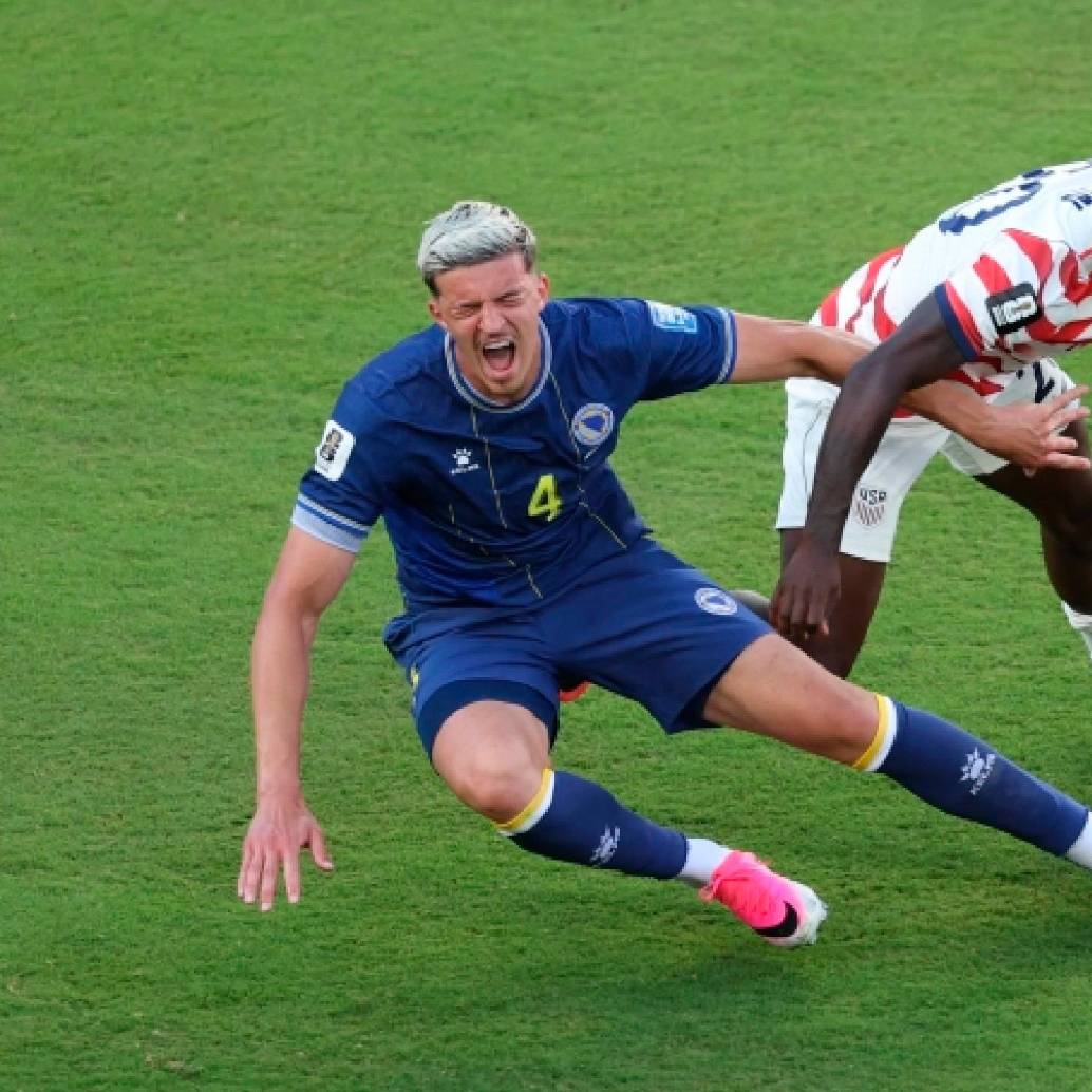 Pese a recibir tarjeta roja por esa acción, Folarin Balogun podrá jugar este lunes ante Bélgica. FOTO AFP