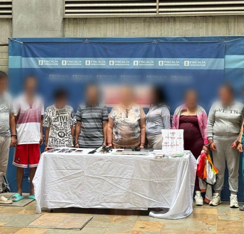Según la investigación, por medio de llamadas y mensajes de WhatsApp coordinaban la venta de la heroína en Medellín y el área metropolitana. FOTO Alcaldía de Medellín. 
