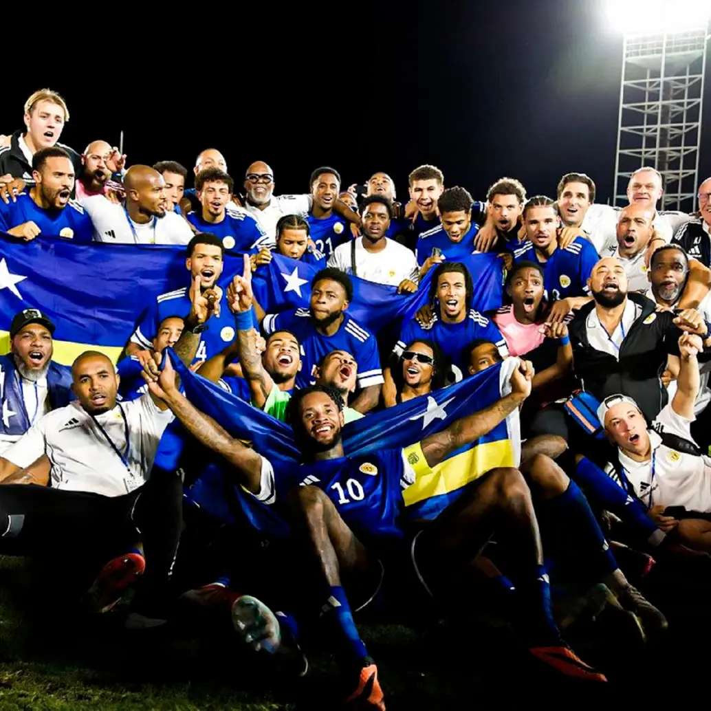 Los jugadores de Curazao le dieron una gran alegría a su país, que cuenta con 155 mil habitantes, al clasificar al Mundial. FOTO @CURAZAO