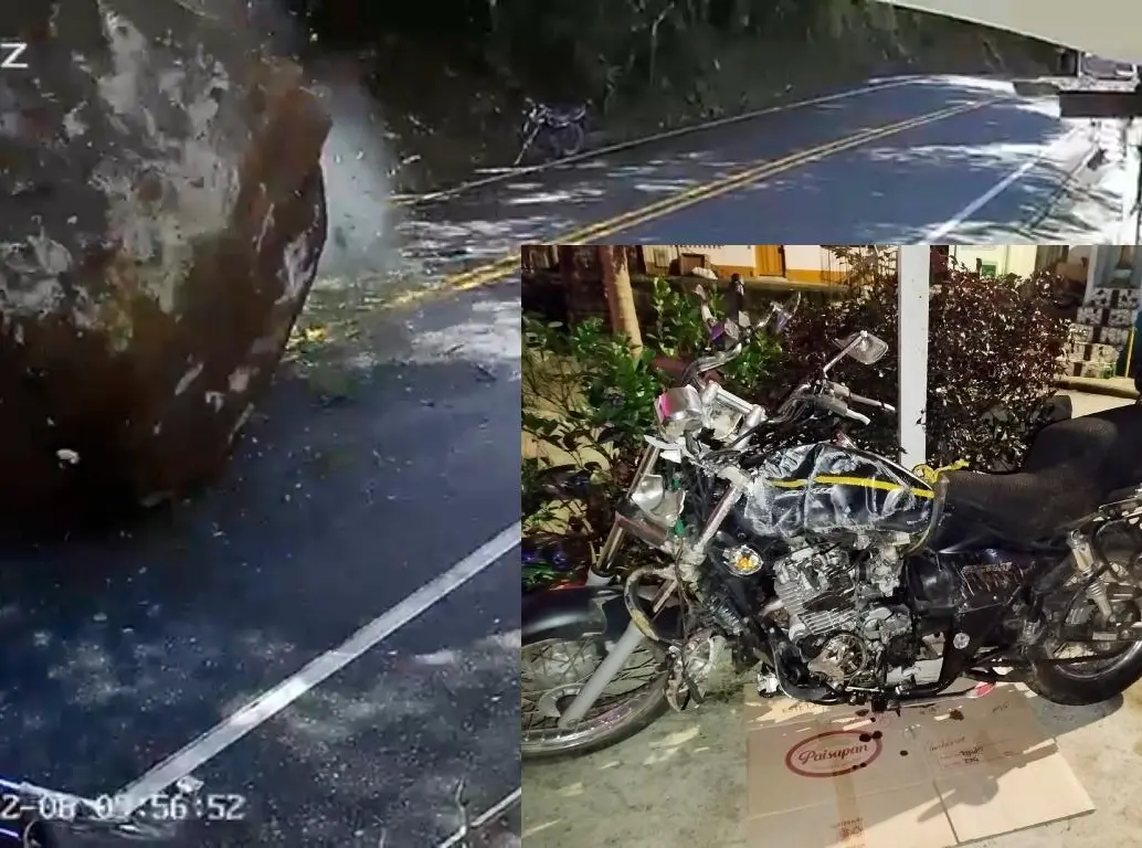Así quedó la motocicleta que aplastó la inmensa roca en el municipio de Dabeiba, Occidente del departamento. FOTO Cortesía.