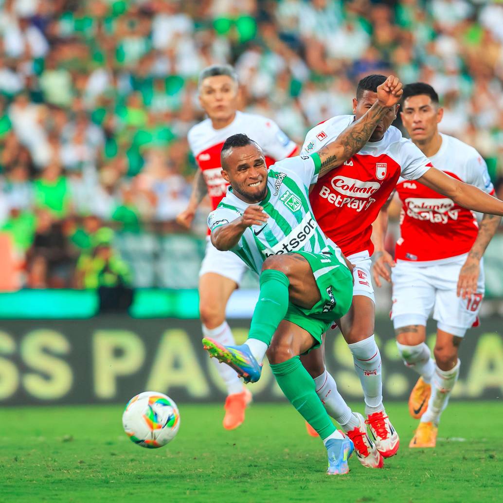 Imágenes del último duelo entre Nacional y Santa Fe en el Atanasio, cuando el cardenal terminó festejando en los cuadrangulares de la pasada Liga. FOTO CAMILO SUÁREZ