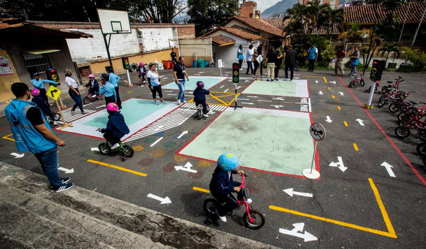 La pista infantil de tránsito busca que los niños aprendan a través de la lúdica y el juego, conceptos de seguridad vial. Foto: Jaime Pérez