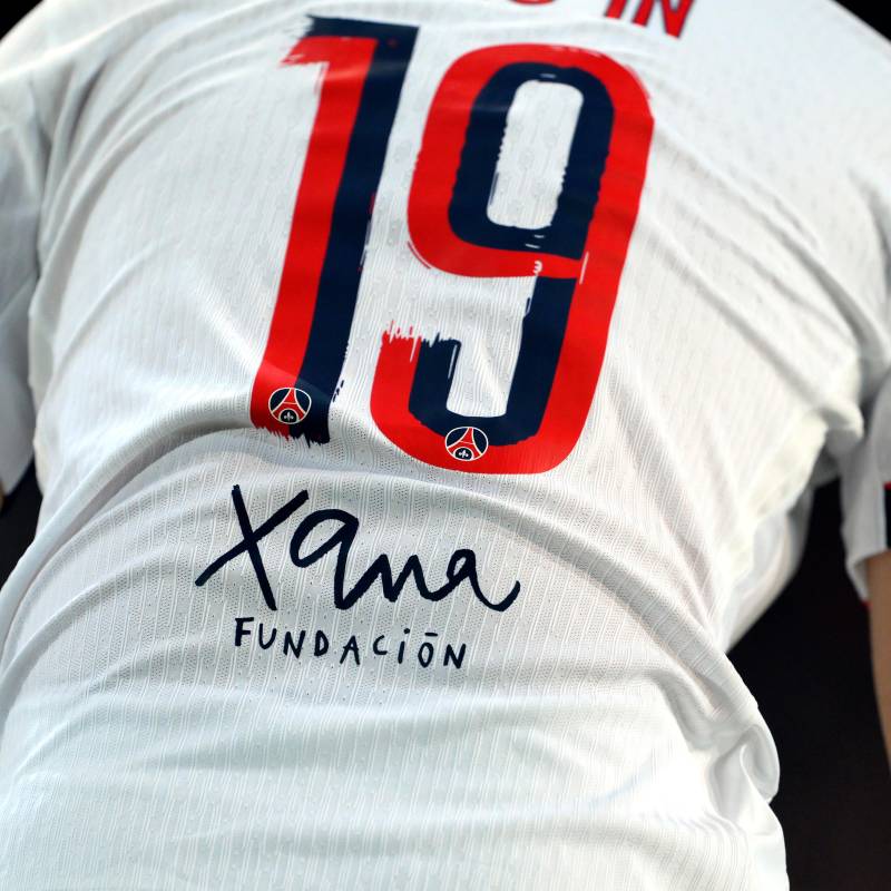 El PSG y el Barcelona llevaron el logo de Fundación Xana en sus camisetas. FOTO: GETTY