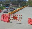 El puente ubicado en la vía entre El Tablazo y el aeropuerto José María Córdova lleva ya casi tres años y medio suspendido por un litigio por la propiedad de un predio de 4.827 metros cuadrados. FOTO<b><span class=mln_uppercase_mln> Manuel Saldarriaga</span></b>