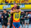 Colombia jugará amistosos ante Croacia, Francia y Jordania antes de su debut en la Copa del Mundo. En la imagen, James con Néstor Lorenzo. FOTO: <b>JUAN ANTONIO SÁNCHEZ</b>