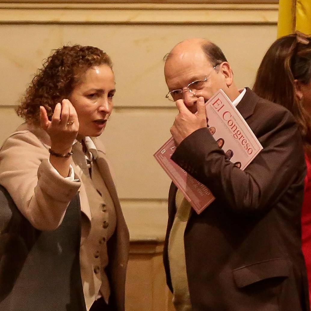 El ministro de Hacienda, Germán Ávila, radico la ponencia mayoritaria del Presupuesto General de la Nación. FOTO: Colprensa 
