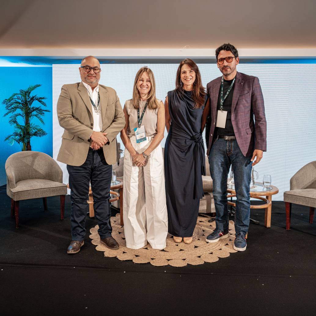 Andrés Arias, gerente Cluster negocios digitales Cámara de Comercio de Medellín, Karen Brazdys, CEO Brinsa, Catalina Manrique, gerente general SAP, y Germán Borrero, director de soluciones de gestión empresarial Indra Group. Foto: Cortesía