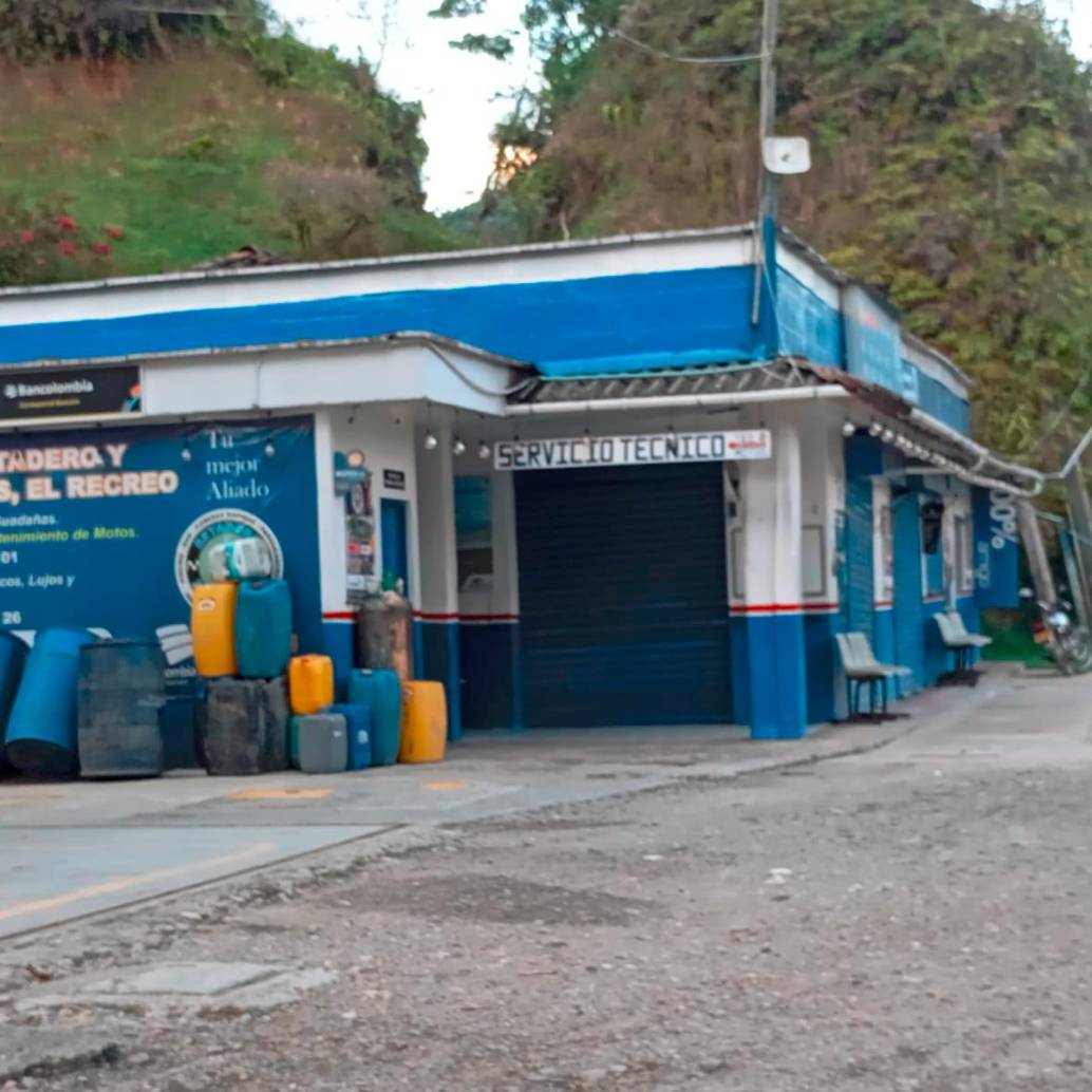 Los integrantes de este grupo criminal afectaban principalmente esta estación de gasolina de la vereda El Recreo, ubicada en un punto estratégico de este municipio. FOTO: CORTESÍA