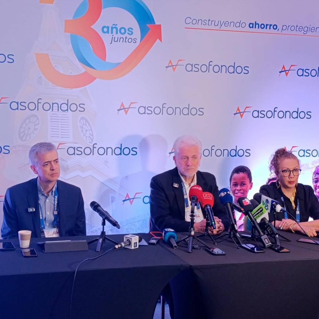 “Consideramos que el corazón de la reforma debe estar basado en el ahorro”, dijo Santiago Montenegro, presidente de Asofondos (centro). FOTO EL COLOMBIANO