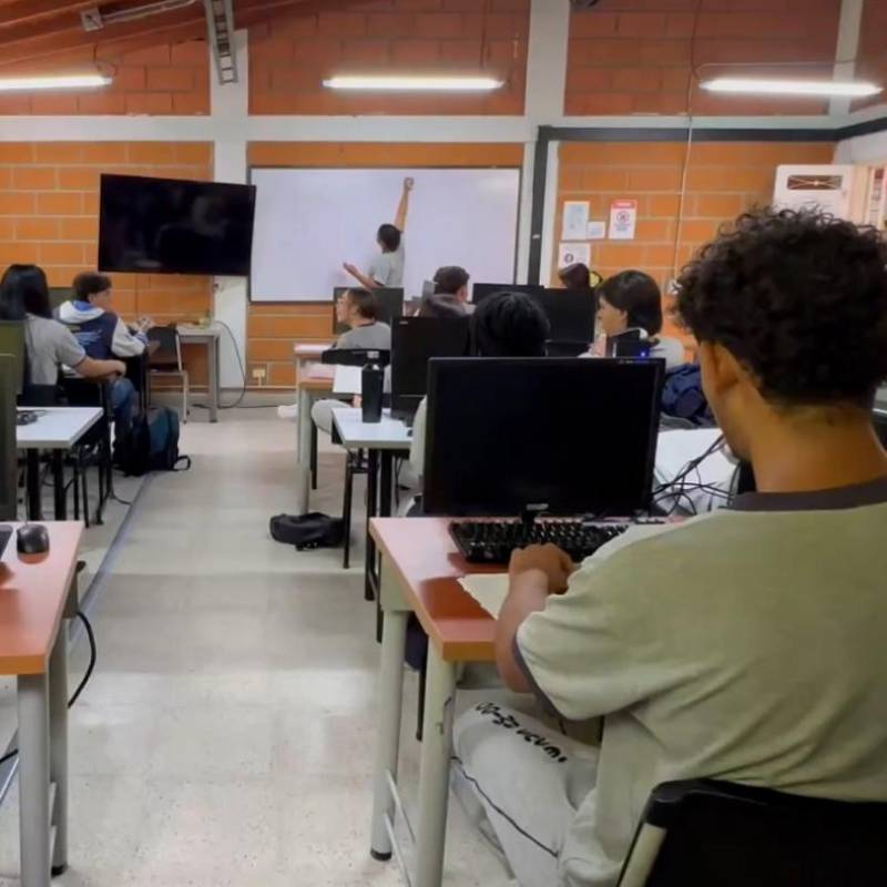 Jovenes del Doce de OCtubre durante una jornada de formación. FOTO: Cortesía