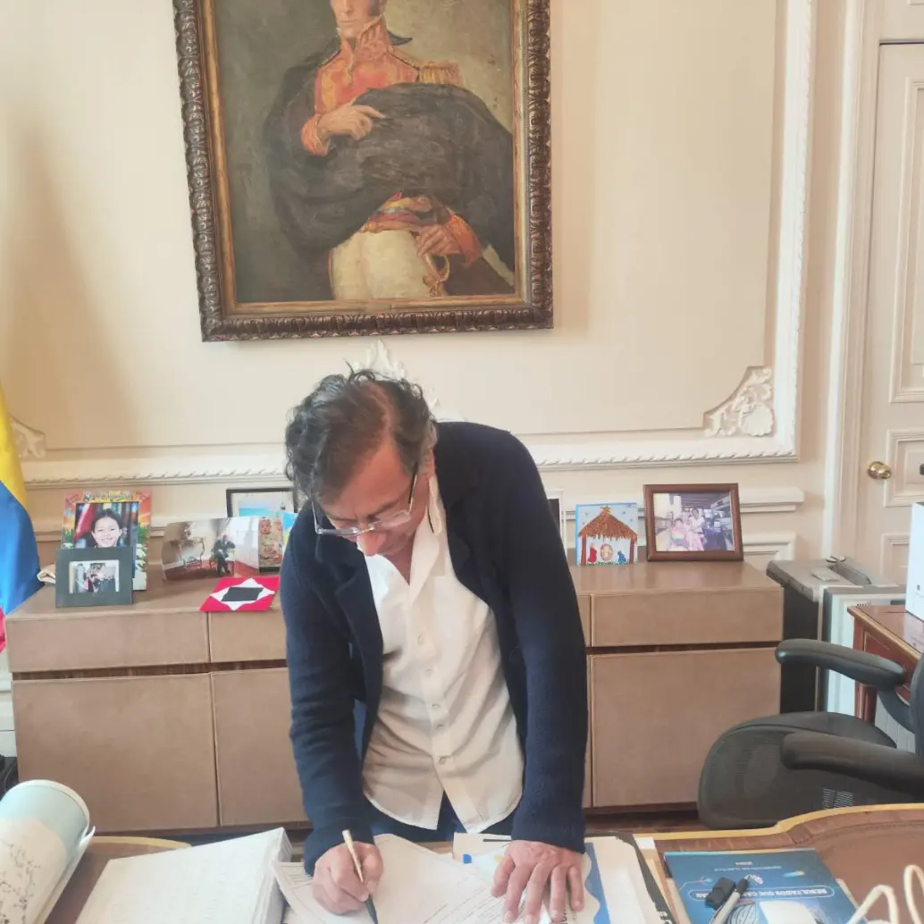 El país está en una coyuntura que pone a límite al equilibrio de poderes y la institucionalidad por cuenta de la insistencia del Gobierno en hacer una consulta popular para presionar al Congreso. Foto: Presidencia