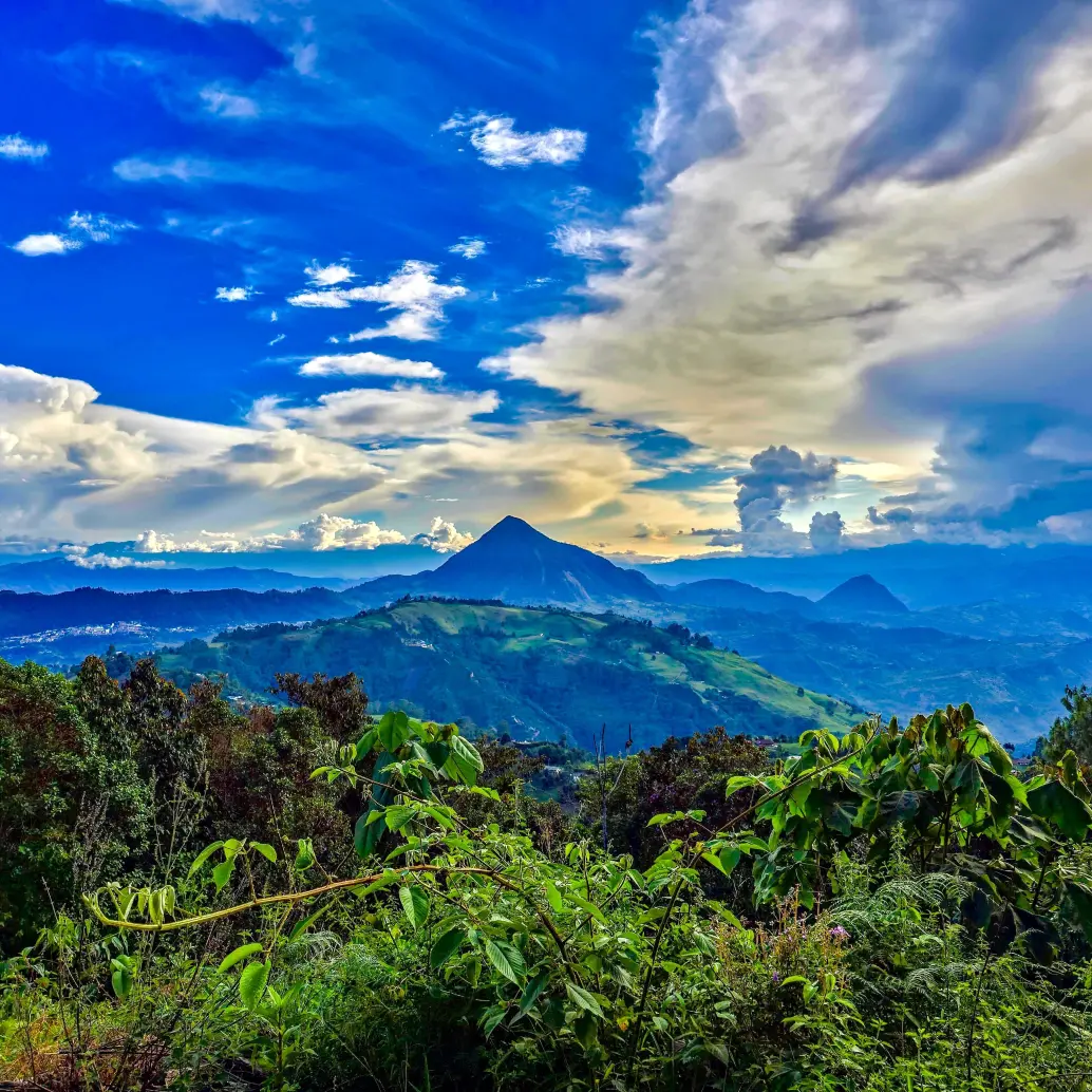 La travesía El Retiro–Fredonia: 40 kilómetros donde caminar también es una forma de duelo. Foto: Cristina Rodríguez. 