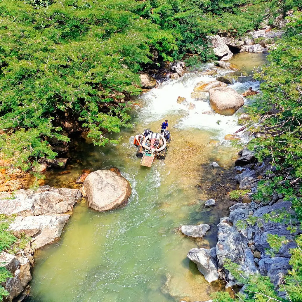 Se ha documentado al menos la presencia de 25 dragas sobre la cuenca del río Calderas. FOTO: CORTESÍA