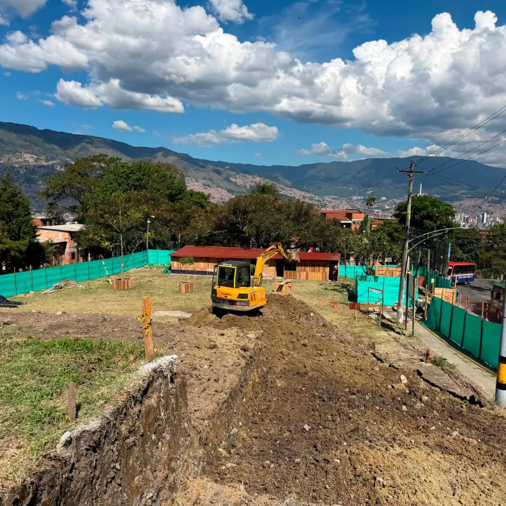 Las primeras obras consisten en la excavación de pilas, remoción de material y los trabajos preliminares. FOTO: CORTESÍA ALCALDÍA