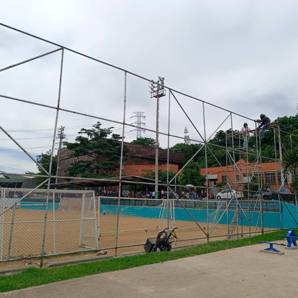 En la cancha del Salado de San Javier se realizará el partido de fútbol el domingo. FOTO ARCHIVO EL COLOMBIANO