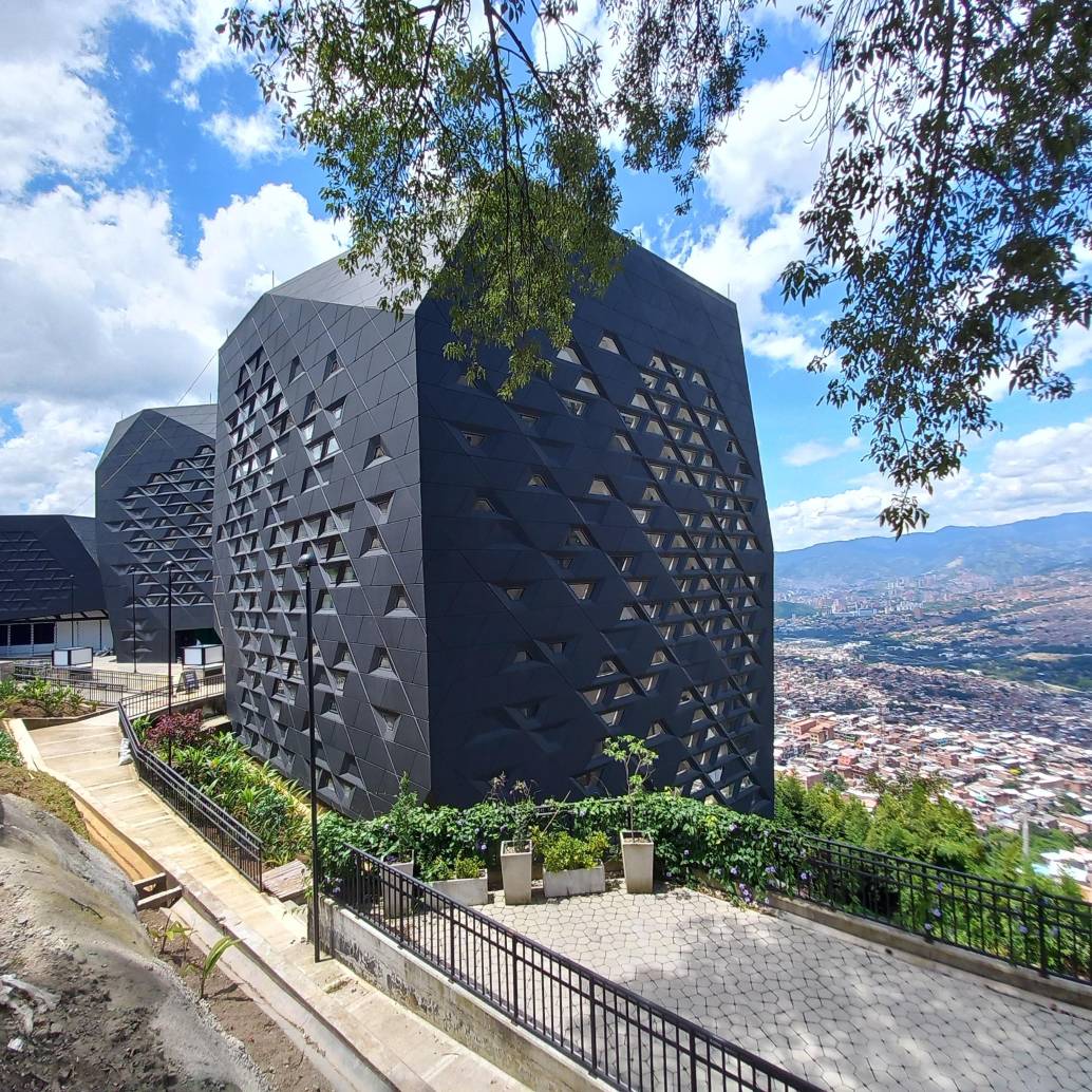 Imagen de referencia de la Biblioteca de Santo Domingo Savio. Foto: Mauricio Andrés Palacio Betancur.