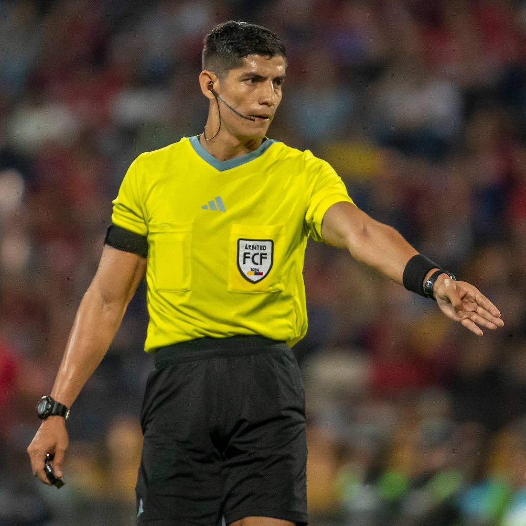 El central José Ortiz de Norte de Santander está en el ojo del huracán por las fallas arbitrales que presentó en el duelo entre Junior y Deportivo Cali en el Romelio Martínez de Barranquilla. FOTO JUAN ANTONIO SÁNCHEZ 
