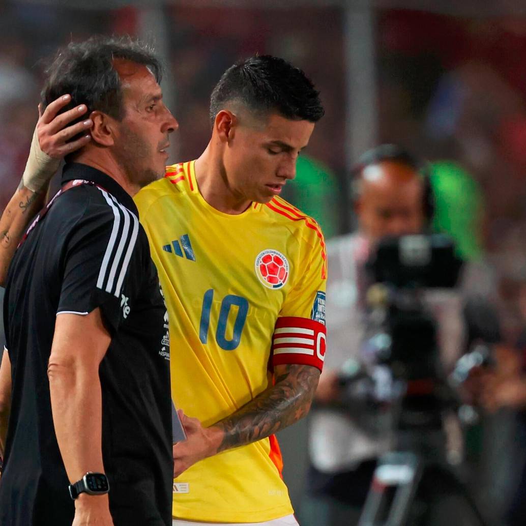 James Rodríguez, junto al técnico de Venezuela, Fernando Batista. FOTO GETTY