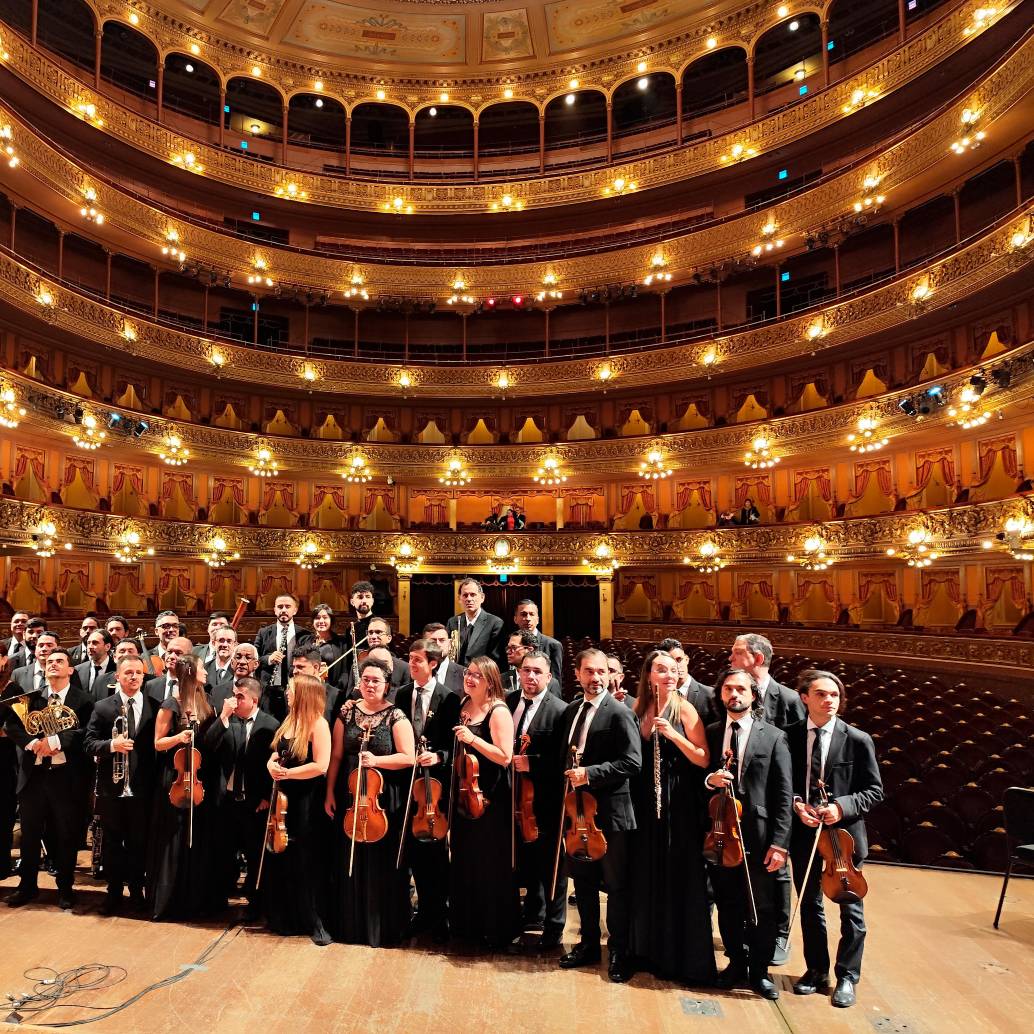 Filarmed antes de salir a escena en el mítico Teatro Colón de Buenos Aires. FOTO Cortesía Filarmed