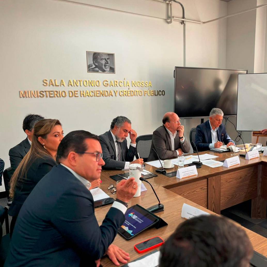 Este lunes se realizó la reunión entre gobernadores y MinHacienda para dialogar sobre la emergencia económica. FOTO MINHACIENDA. 