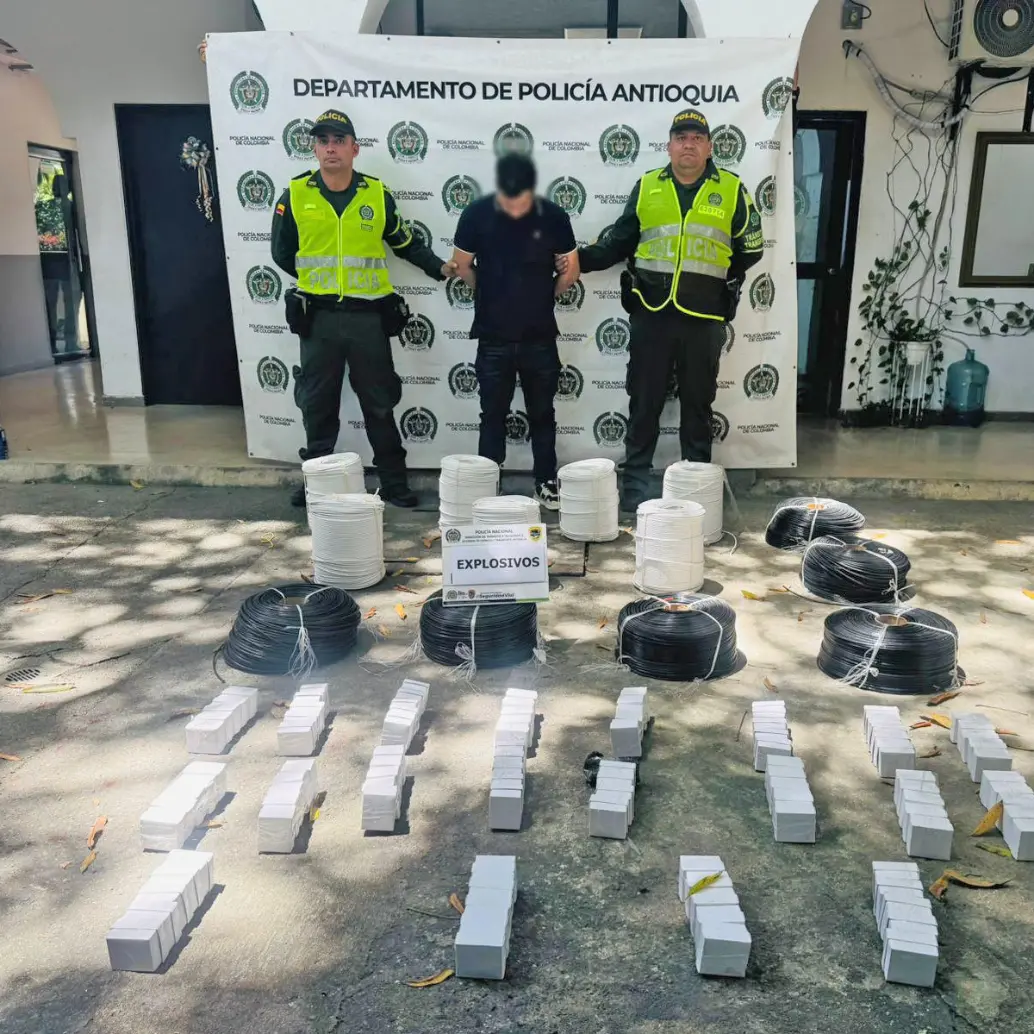 Incautación de explosivos escondidos en bultos de arroz en Antioquia. FOTO: CORTESÍA POLICÍA