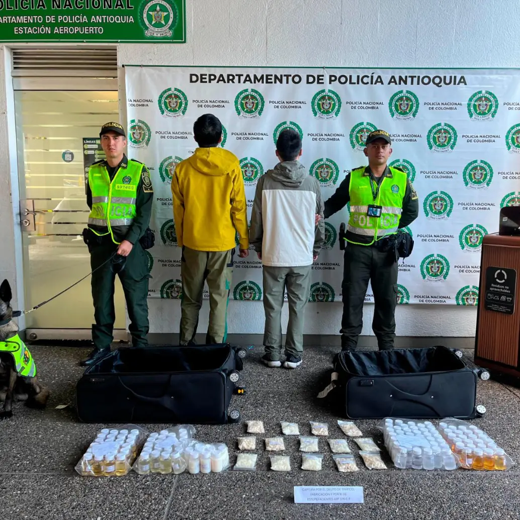 La droga estaba dentro de dos equipajes de color negro que detectó la perra Molly. FOTO: POLICÍA