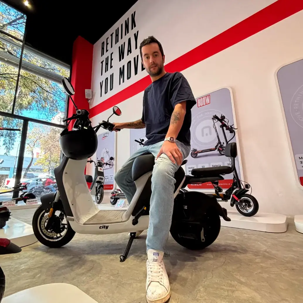 Gabriel Gutiérrez fundó Minca en 2016. Hoy día la compañía proyecta vender cerca de 15.000 vehículos eléctricos livianos durante 2026. FOTO CORTESÍA