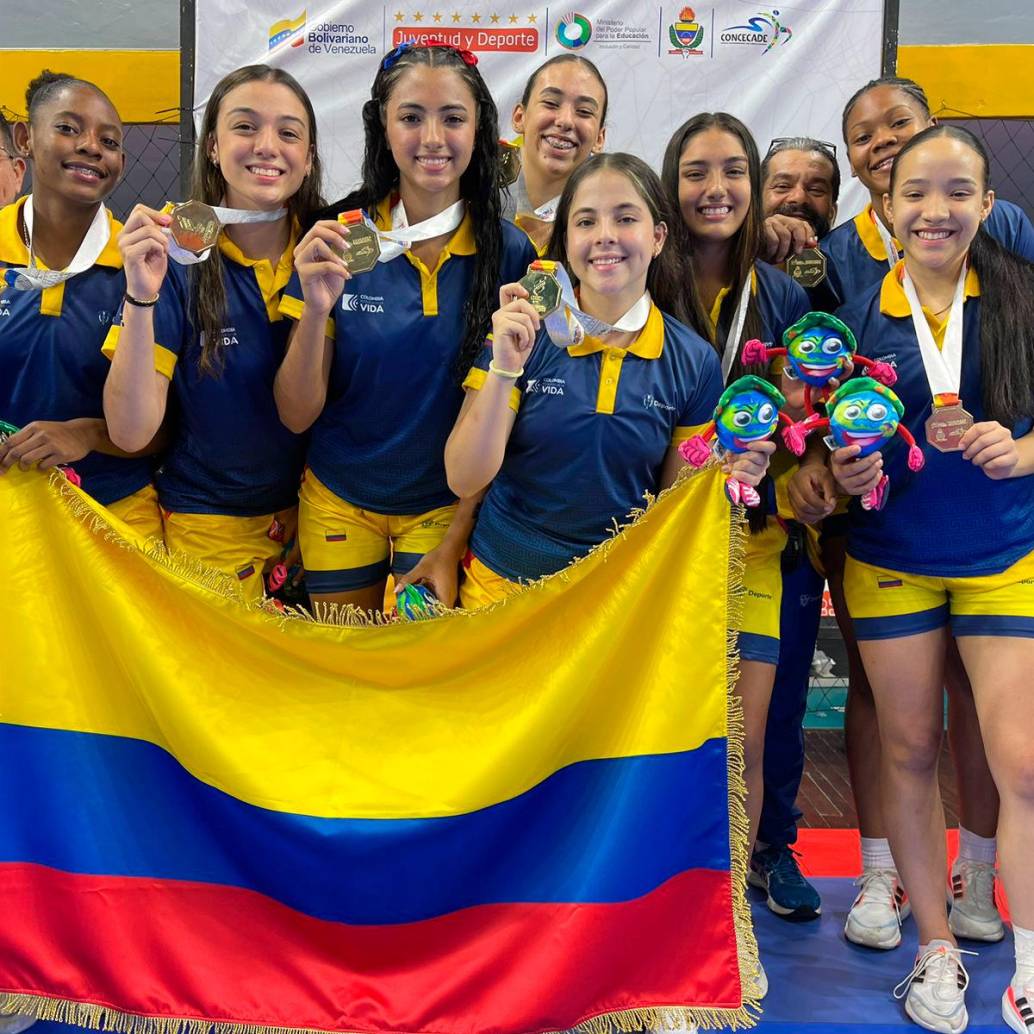 Este es el grupo de voleibol femenino que se quedó con la medalla de oro al vencer a Venezuela.<span class="mln_uppercase_mln"> FOTO</span> <b><span class="mln_uppercase_mln">cortesía </span></b>