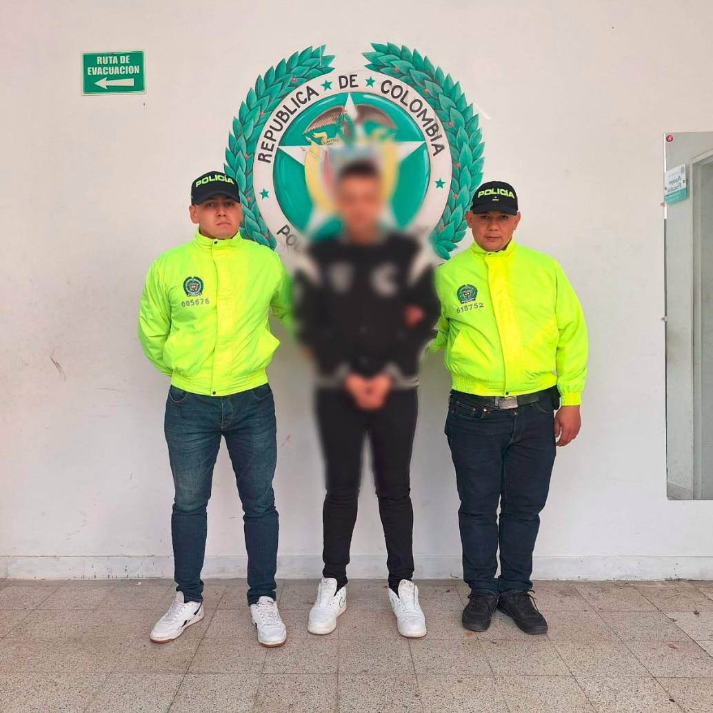 Este es el productor musical que fue capturado en las últimas horas en Medellín, señalado de delitos sexuales contra una menor de edad. FOTO: CORTESÍA POLICÍA METROPOLITANA