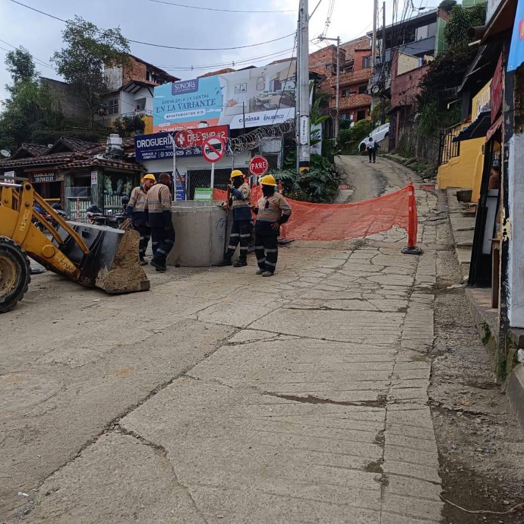 El avance de las obras del acueducto de Pueblo Viejo está en el 21%, según la Contraloría. Desde la Alcaldía de La Estrella aseguraron que avanzan en cuatro frentes de trabajo. FOTO: <b>CRISTIAN VÁSQUEZ</b>