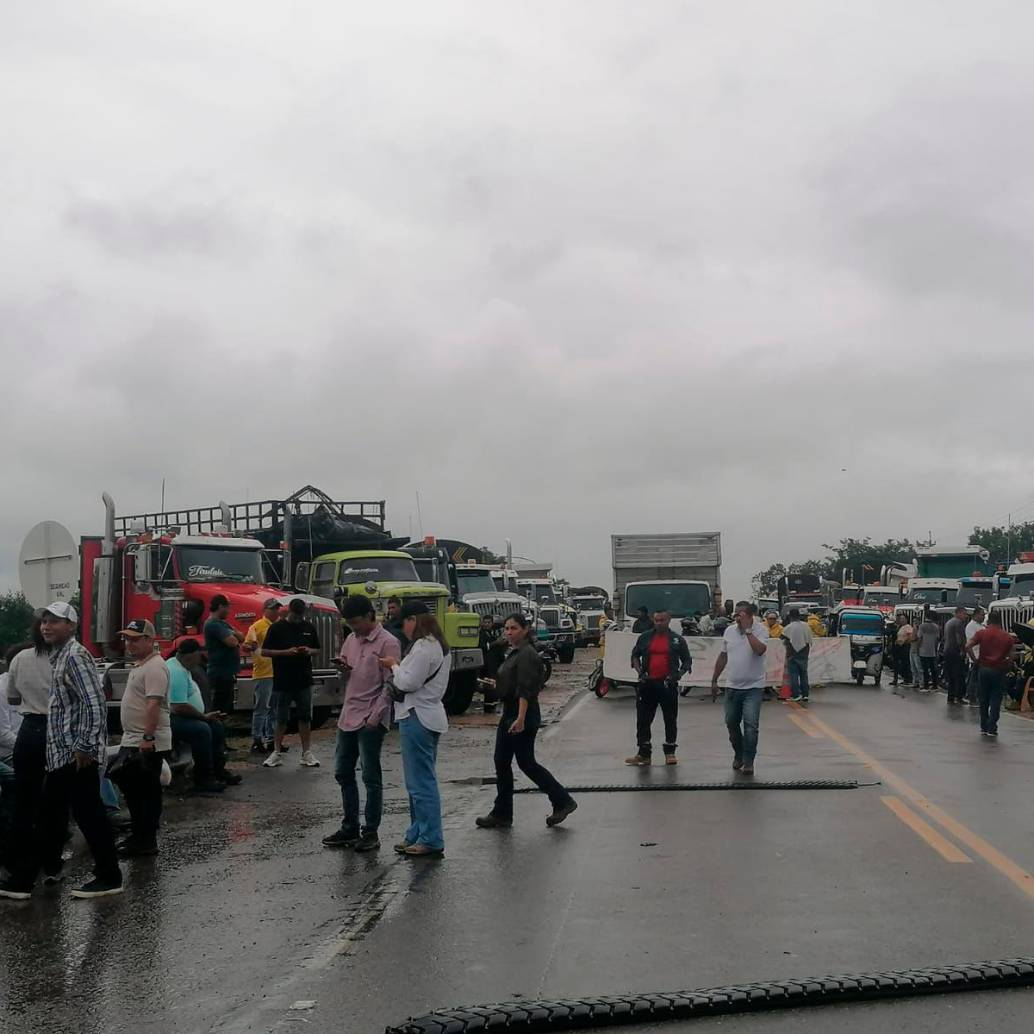 Bloqueos en nueve locaciones petroleras del Meta completan 53 días y han impedido la producción de más de 800.000 barriles de crudo, según Ecopetrol. FOTO Tomada X