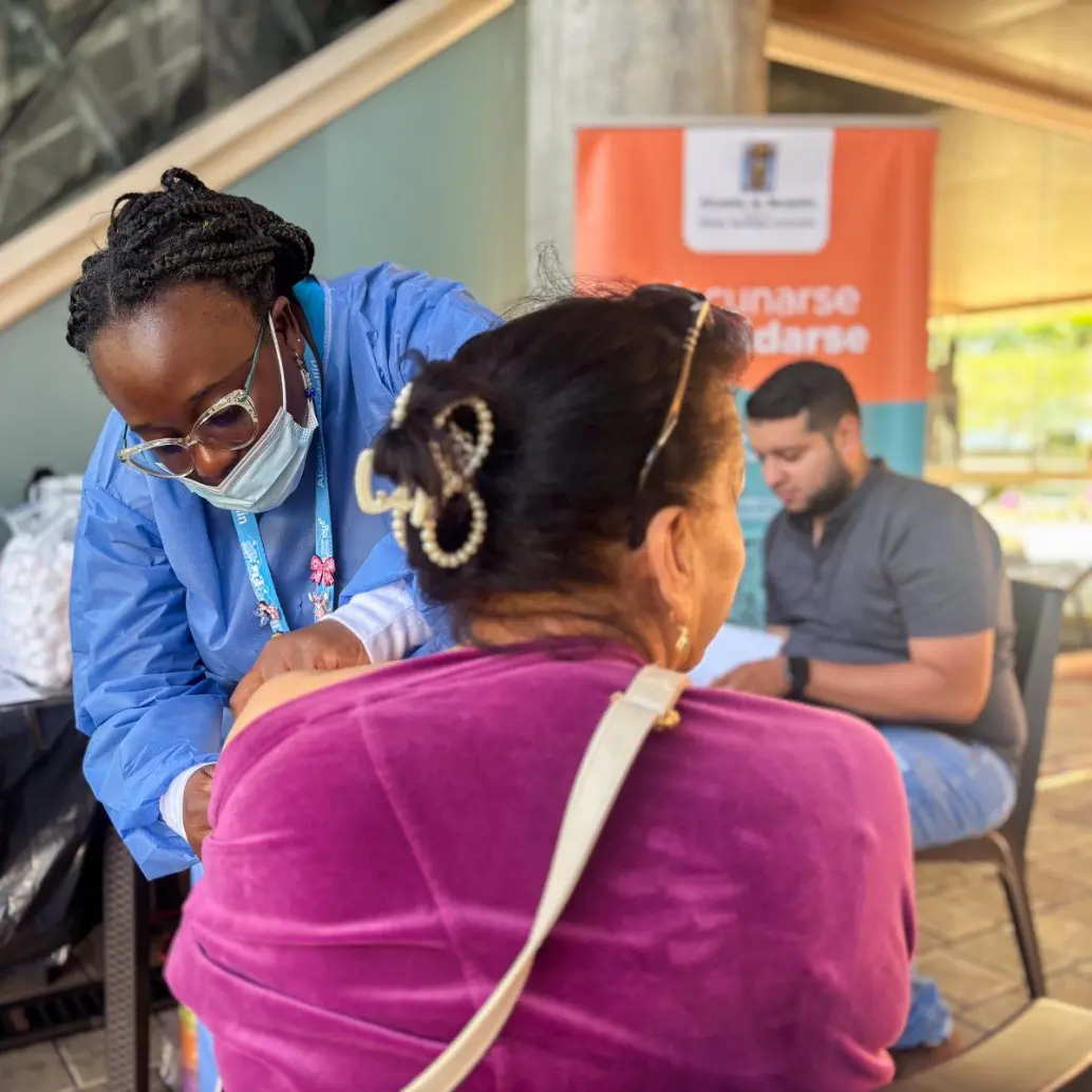 Quienes acudan a uno de los 80 puntos para esta jornada de vacunación podrán recibir las dosis del programa ampliado de inmunizaciones y dosis de refuerzo contra el covid-19. FOTO: <b>Cortesía alcaldía de medellín</b>