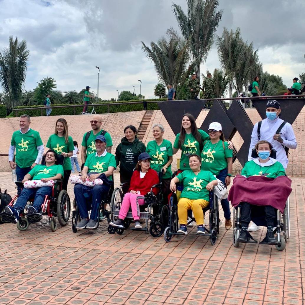 Pacientes y cuidadores impulsan el proyecto de ley “¡Muévete por Mí!”, con el que buscan reducir barreras de acceso a tratamientos, terapias y equipos médicos especializados. FOTO: ACELA (Asociación colombiana de ELA).